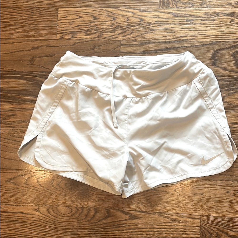 Nike SP Women's White Athletic Shorts nwt - Picture 1 of 1